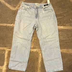 Abercrombie & Fitch Women's Curve Love High Rise Loose Light Wash Jeans 34 / 18R